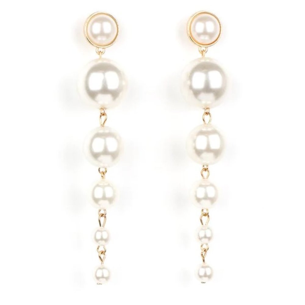 Paparazzi Living a Wealthy Lifestyle Pearl Post Earrings